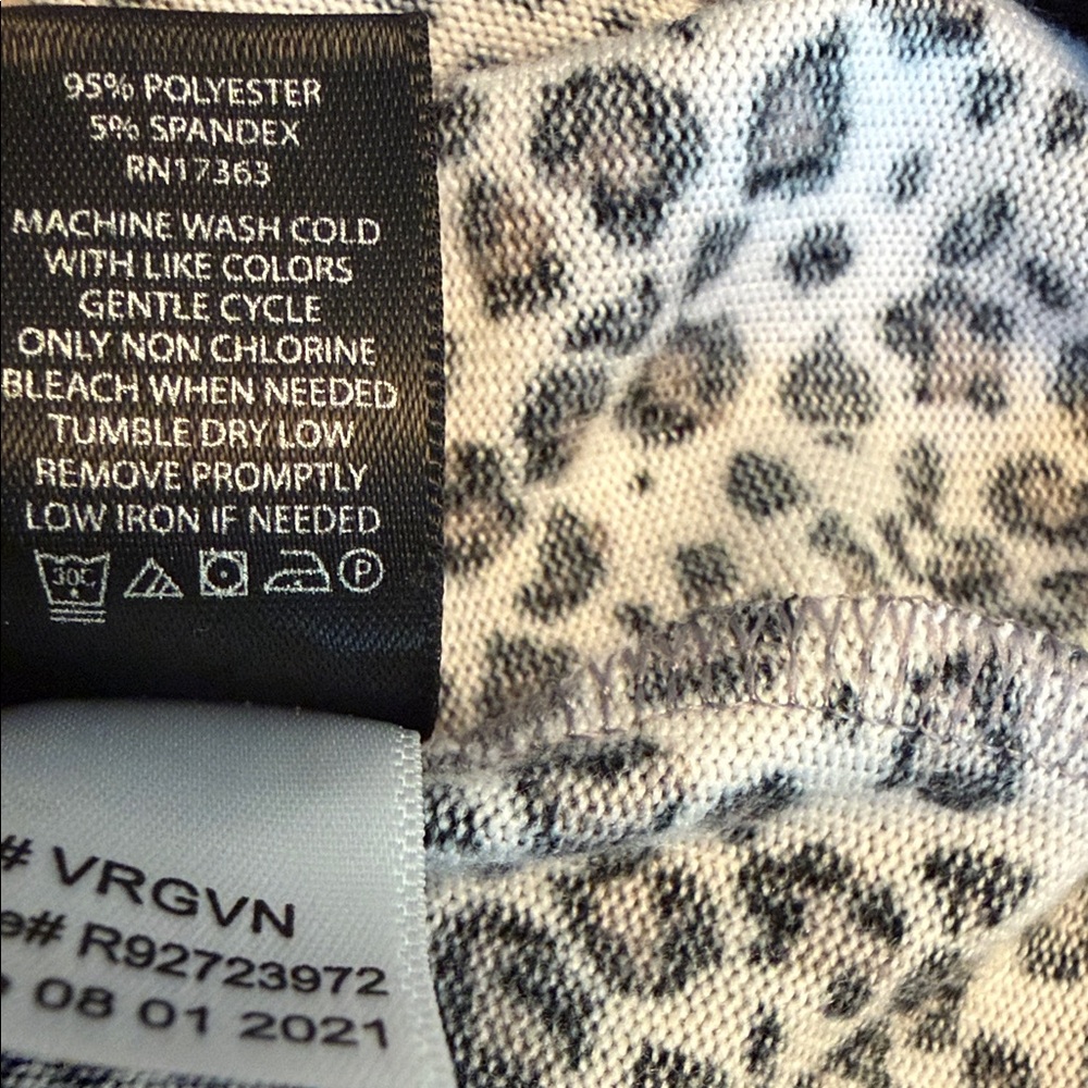 KENSIE Size Medium Black & Gray Leopard-Print Long Sleeve Drawstring Top - Picture 3 of 7